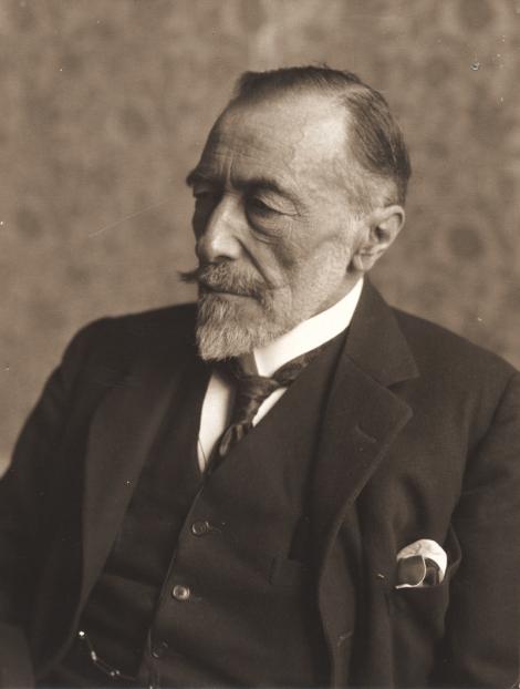 Zdjęcie nr 9 (11)
                                	                             Joseph Conrad in 1923
                            